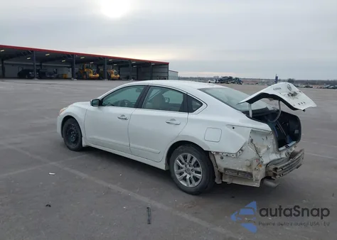 2015 Nissan Altima 2.5 S z USA, uszkodzony, nr VIN 1N4AL3AP7FC435264